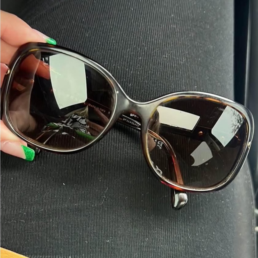 Elegant Black Sunglasses